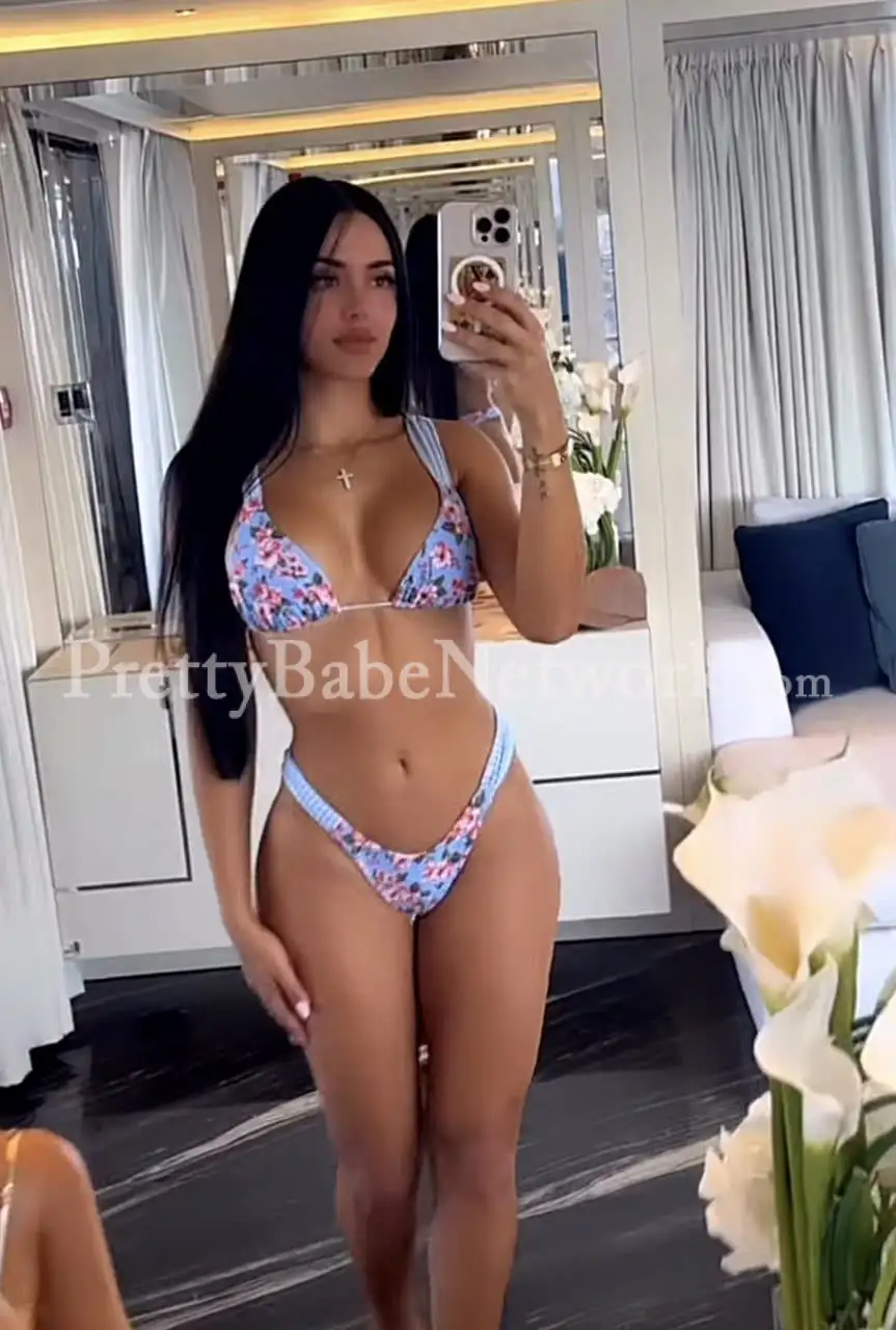 Get Ready to Meet with 23-Year-Old Russian Cute and Busty Call Girl Daria in Malviya Nagar